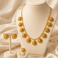 Parure dorée élégante