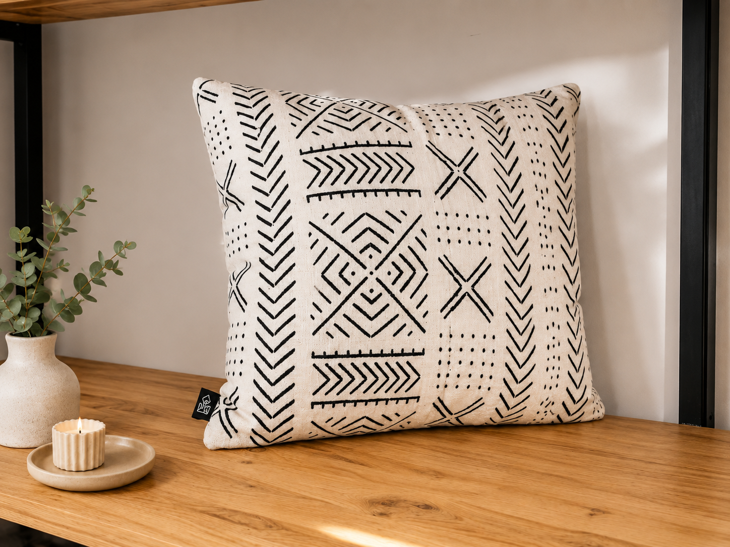 Housse de coussin ethnique beige et noir